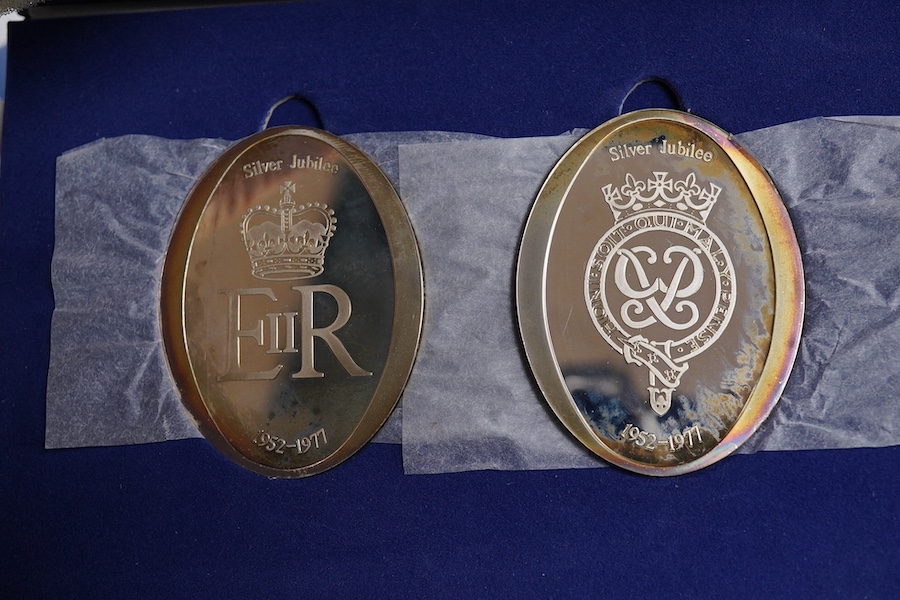 Ten silver medals in original boxes commemorating Concorde and Elizabeth II silver jubilee